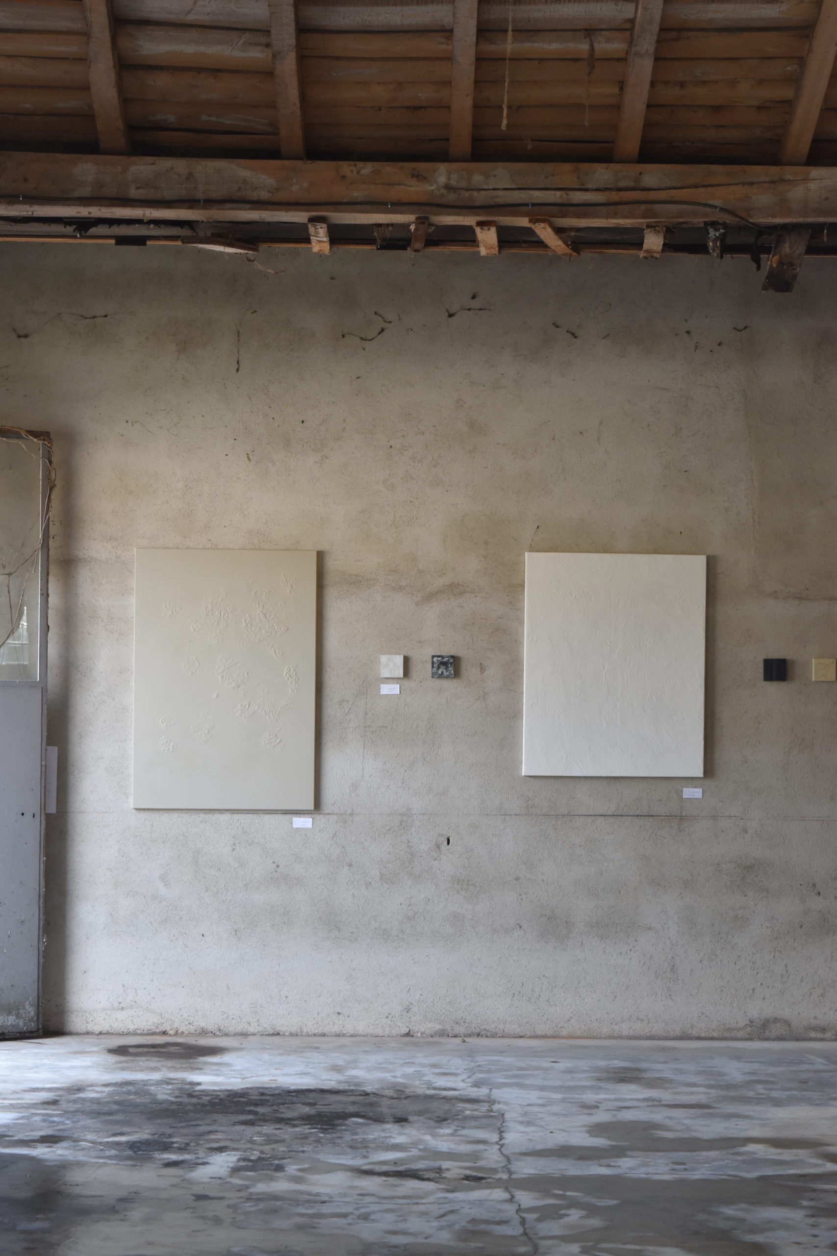 Tableaux abstraits en exposition